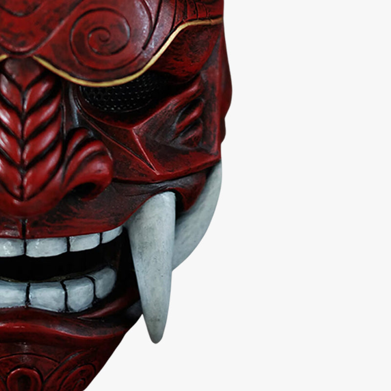 Detalle de los cuernos de la máscara Oni