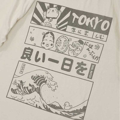 Detalle del tejido de la camiseta Tokyo con motivos japoneses tradicionales como kanji, la ola japonesa y máscaras No