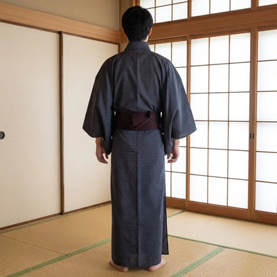 Detalle de la caída del yukata gris
