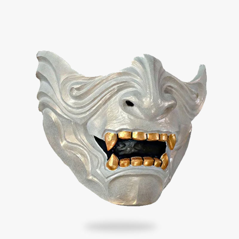 Esta Dragon mascara de samurai oni japonés es una cara de demonio japonés con dientes y colmillos. Máscara japonesa blanca, fabricada con fibra de vidrio.