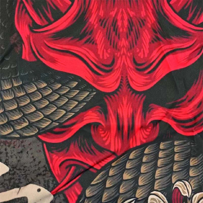 Haori kimono yokai con estampado de patrón irezumi, con un demonio oni japonés rojo y una serpiente