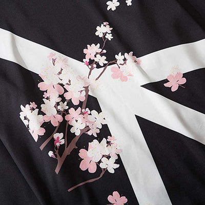 Estampado de sakura sobre la tela de un haori floral para hombre