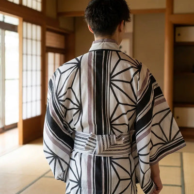 Detalle de espalda del kimono estilo japones hombre