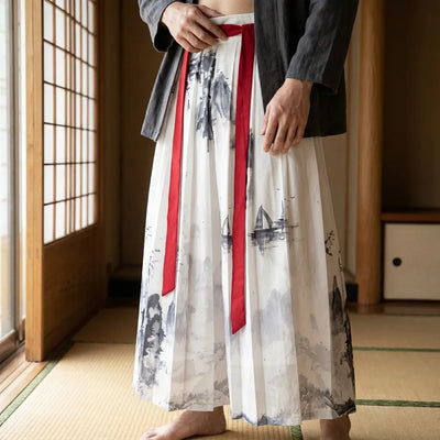 Falda hakama blanca de frente con pliegues marcados