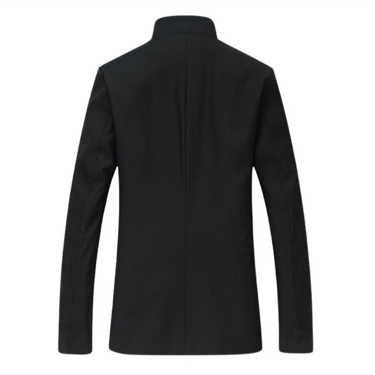 Un uniforme masculino japonés gakuran camisa de color negro.