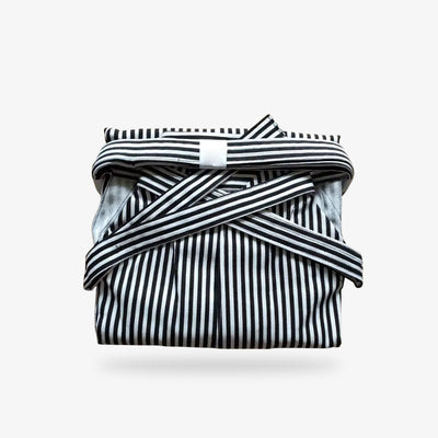 Hakama kimono para hombre que combina el diseño tradicional japonés con un corte masculino, perfecto para ocasiones formales y ceremonias