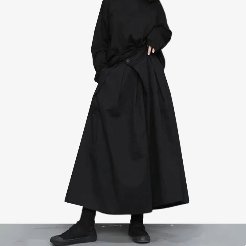 Este pantalon hakama mujer es una falda de moda japonesa. La falda hakama es negra y el material es algodón.