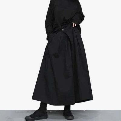 Este pantalon hakama mujer es una falda de moda japonesa. La falda hakama es negra y el material es algodón.