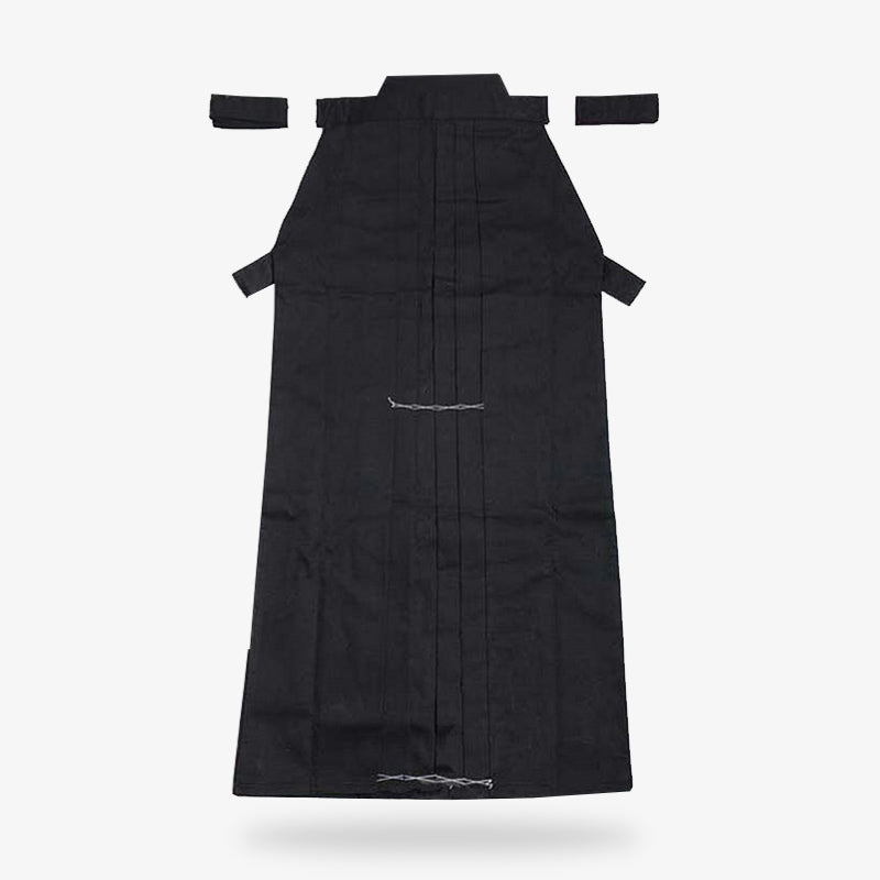 Practicante con pantalón hakama negro usado en artes marciales japonesas