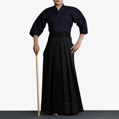 Hakama negro utilizado durante la práctica de iaido