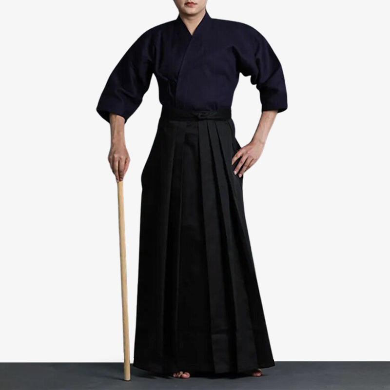 Hakama negro utilizado durante la práctica de iaido