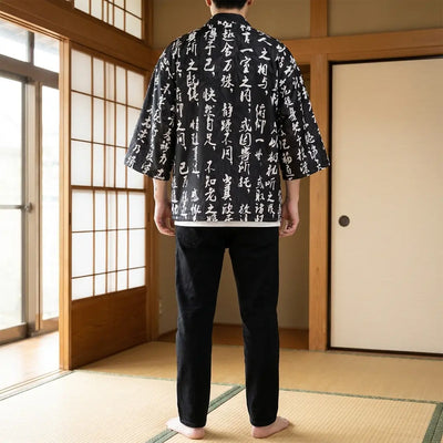 Vista trasera de un haori japonés mostrando el diseño completo de la espalda
