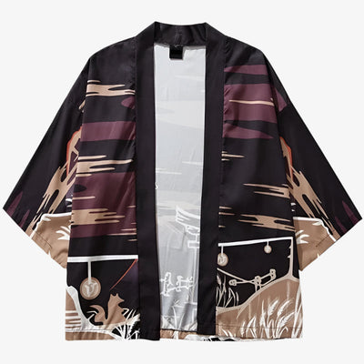 Haori Kitsune tradicional con patrones negros, marrones y beige sobre fondo blanco
