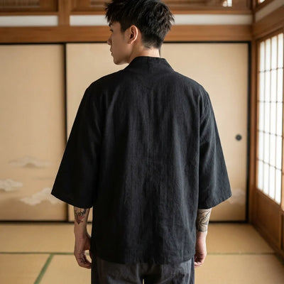 Haori negro hombre visto de espaldas