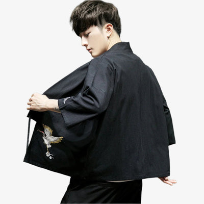 Haori Negro Hombre combinado en look urbano
