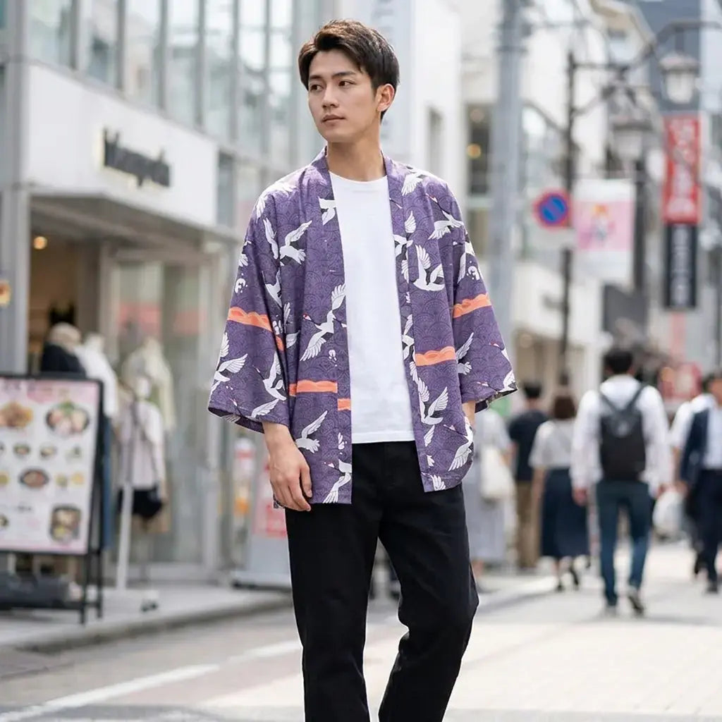 Haori Tokyo llevado por un hombre en una habitación japonesa tradicional, vista frontal
