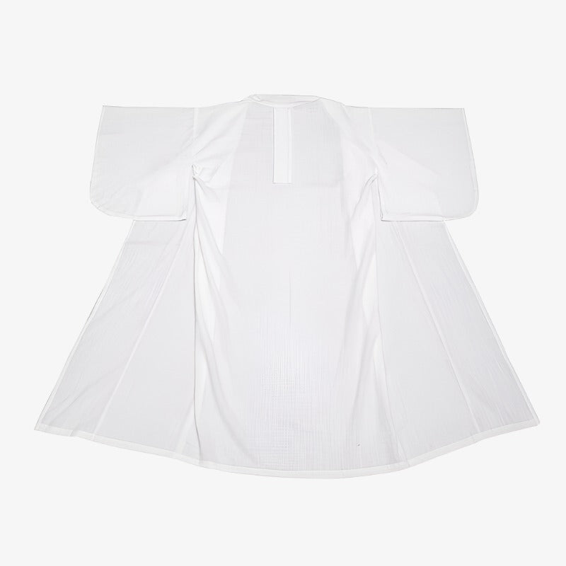 Juban blanco usado bajo el kimono tradicional japonés