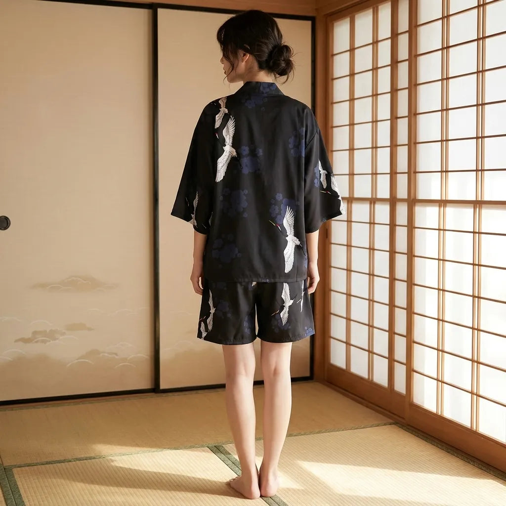 Detalle trasero de la chaqueta haori con motivo grulla