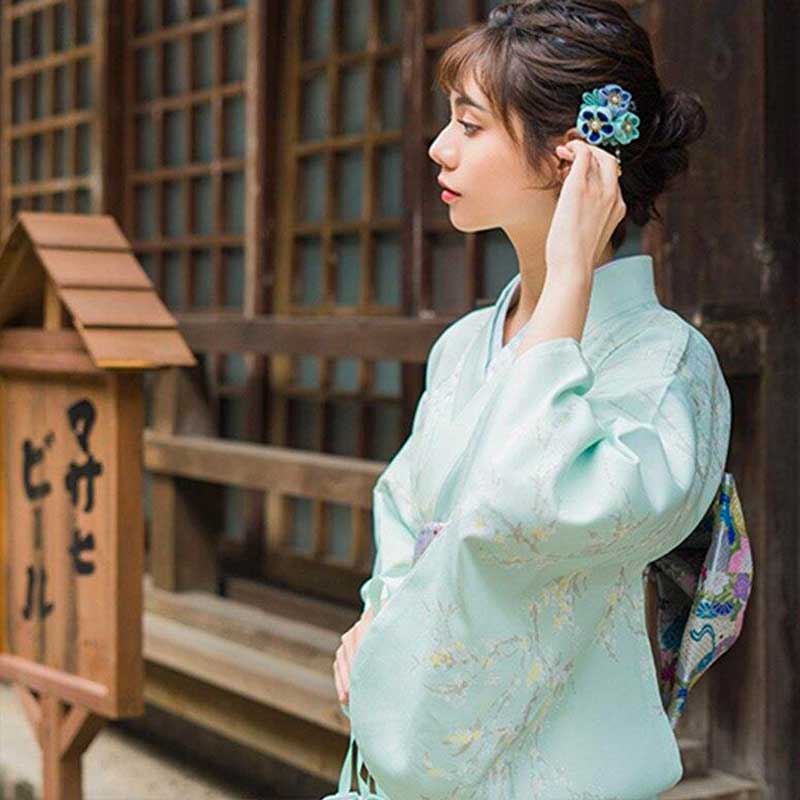 Kimono cosplay geisha blanco con estampado de rama