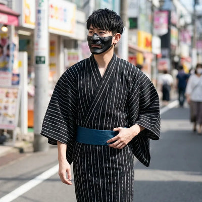 Kimono cosplay negro de hombre visto de frente