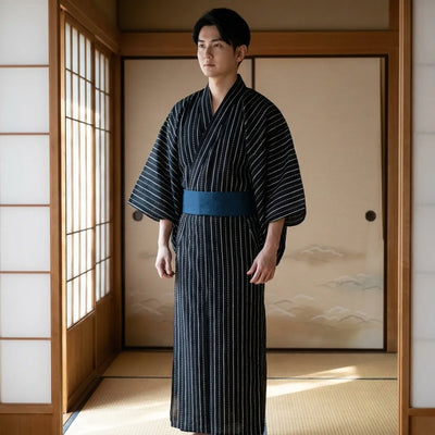 Kimono cosplay negro con mangas tres cuartos