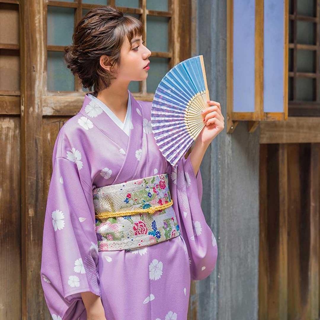 Kimono floral pastel mujer con estampado japonés