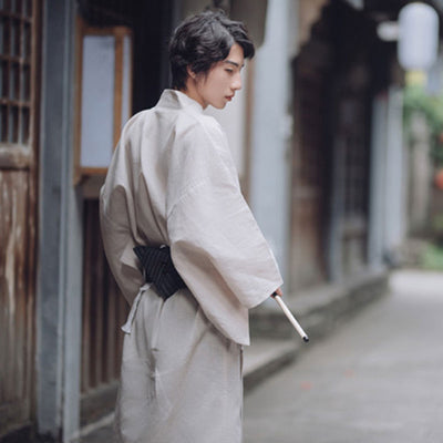 Detalle de las mangas del kimono japones blanco
