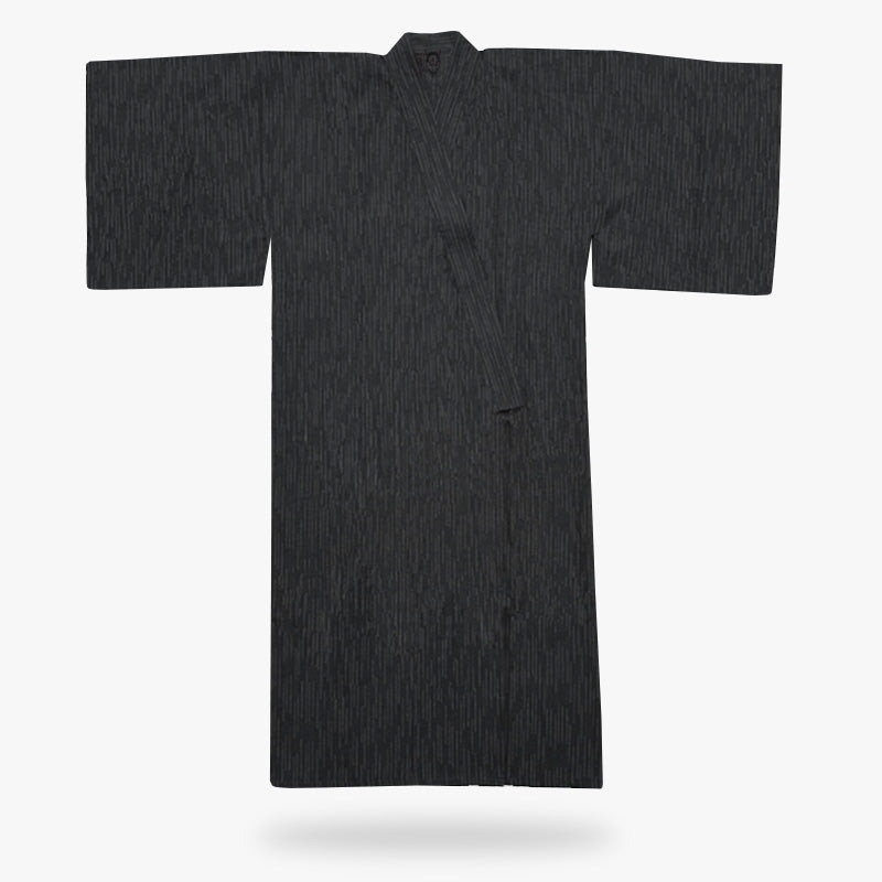 Hombre con kimono japonés negro de algodón, estilo samurái tradicional