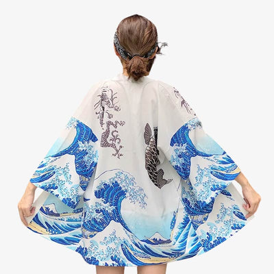Kimono koi mujer con estampado de la Gran Ola de Kanagawa y pez koi japonés