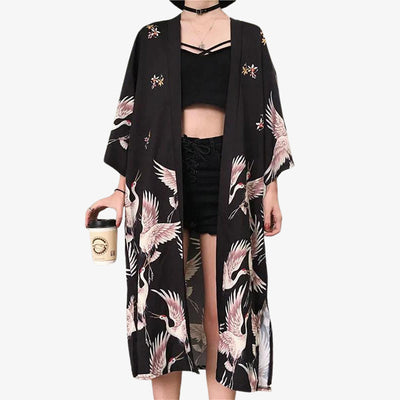 Disfrute de la lujosa sensación de las kimono largo mujer negro, diseñadas para ofrecer elegancia y comodidad en cualquier ocasión. Pájaros japoneses Tsuru estampados en algodón