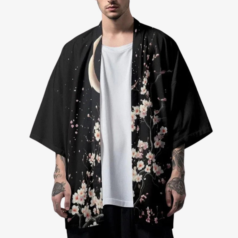 Diseño de kimono luna para hombre, con motivos lunares integrados en un atuendo tradicional japonés masculino y flores blancas de sakura