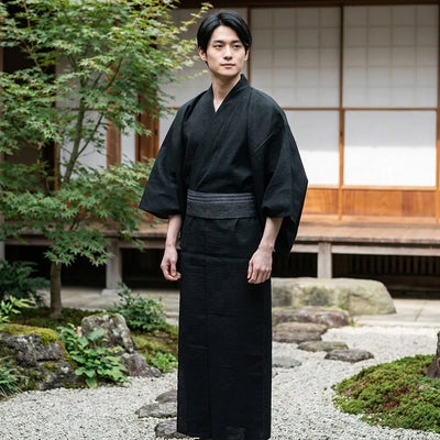 Kimono negro para hombre visto de frente
