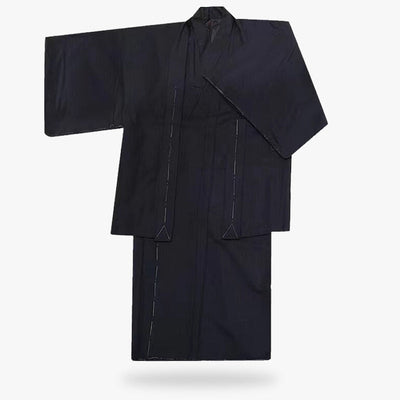 Kimono samurai japonés visto de frente sobre modelo masculino