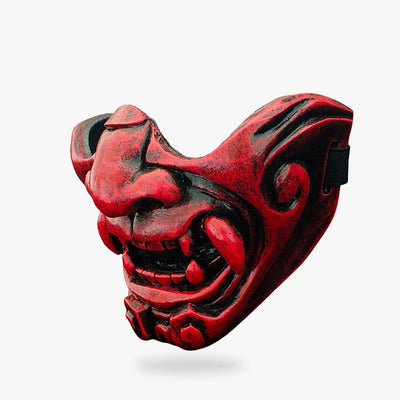 La masca samurai ala mitad​ es una máscara de guerrero samurái de Japón. Máscara hecha a mano en color rojo.