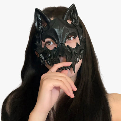 Máscara kitsune negra de cosplay vista de frente