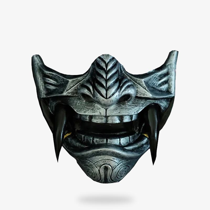 Máscara oni plateada inspirada en el mempo samurái