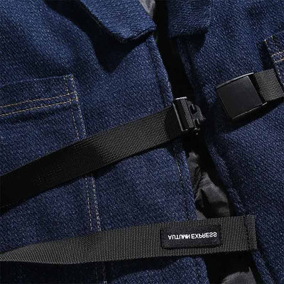 Detalles del material de un cárdigan haori con diseño minimalista índigo, un giro contemporáneo a la moda tradicional japonesa