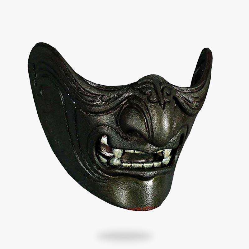 Media máscara samurái con dientes y colmillos de oni