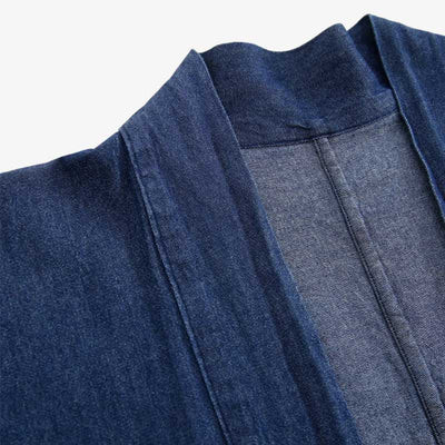 Moda japonesa masculina con chaqueta haori de denim