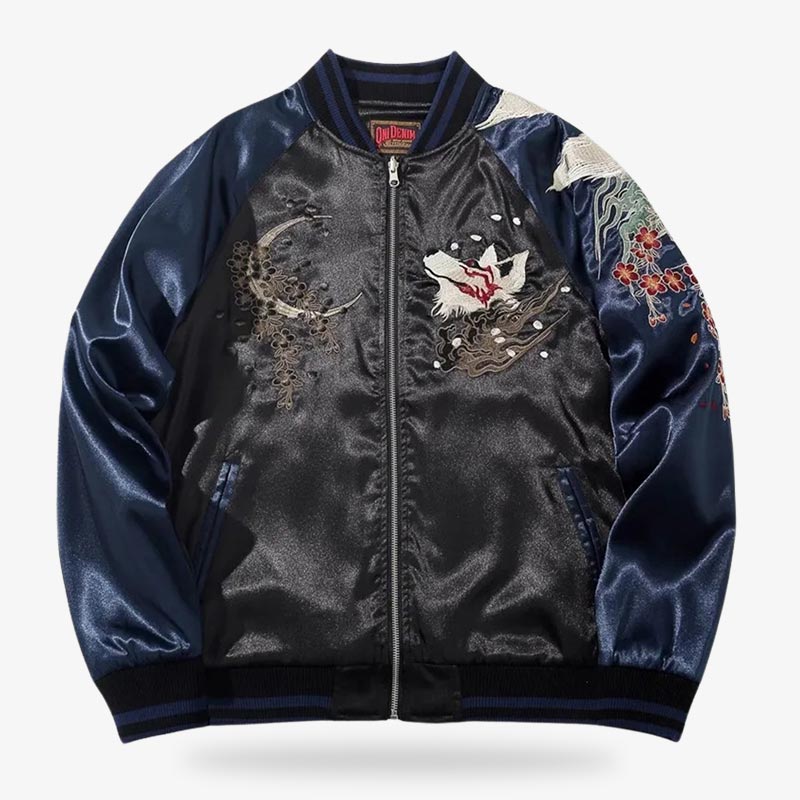Motivo de lobo bordado sobre satén en una chaqueta bomber japonesa
