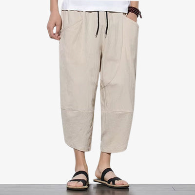 Pantalón ancho cropped de marca japonesa confeccionado con tejidos de calidad y corte streetwear