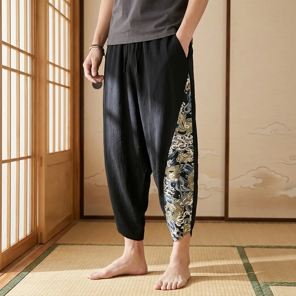 Pantalón harem japonés negro visto de frente