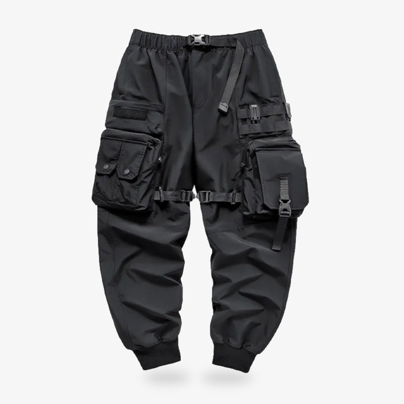 El pantalon techwear se basa en la funcionalidad y cuentan con muchos bolsillos. Pantalones negros de estilo urbano japonés para los amantes de la moda Harajuku
