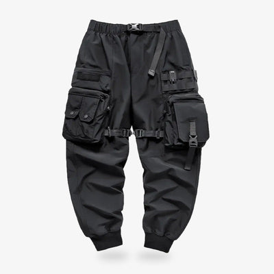 El pantalon techwear se basa en la funcionalidad y cuentan con muchos bolsillos. Pantalones negros de estilo urbano japonés para los amantes de la moda Harajuku