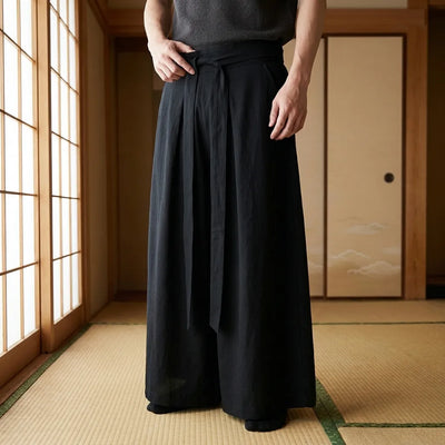 Pantalones japoneses tradicionales de corte amplio con estampado clásico