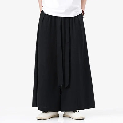 Pantalones japoneses tradicionales extendidos en plano