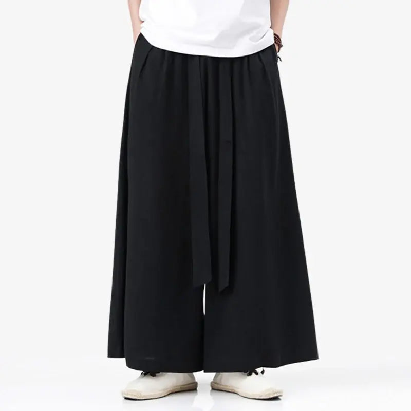Pantalones japoneses tradicionales extendidos en plano