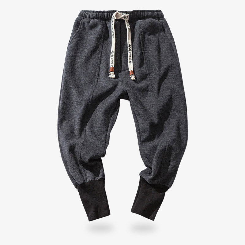pantalones ninjas​ ajustados hasta la pantorrilla estilo shinobi de Uniqlo en estilo urbano