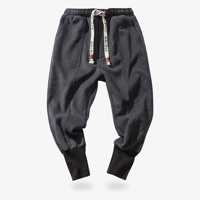 pantalones ninjas​ ajustados hasta la pantorrilla estilo shinobi de Uniqlo en estilo urbano