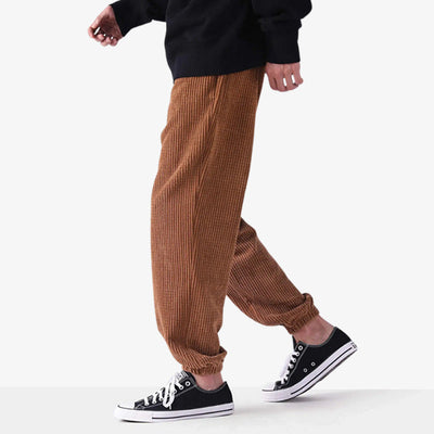 Pantalones de pana marrón inspirados en Japón, confeccionados con tejidos de calidad para el día a día